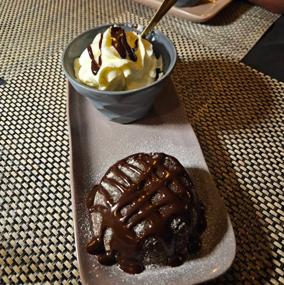 Moelleux au chocolat et chantilly